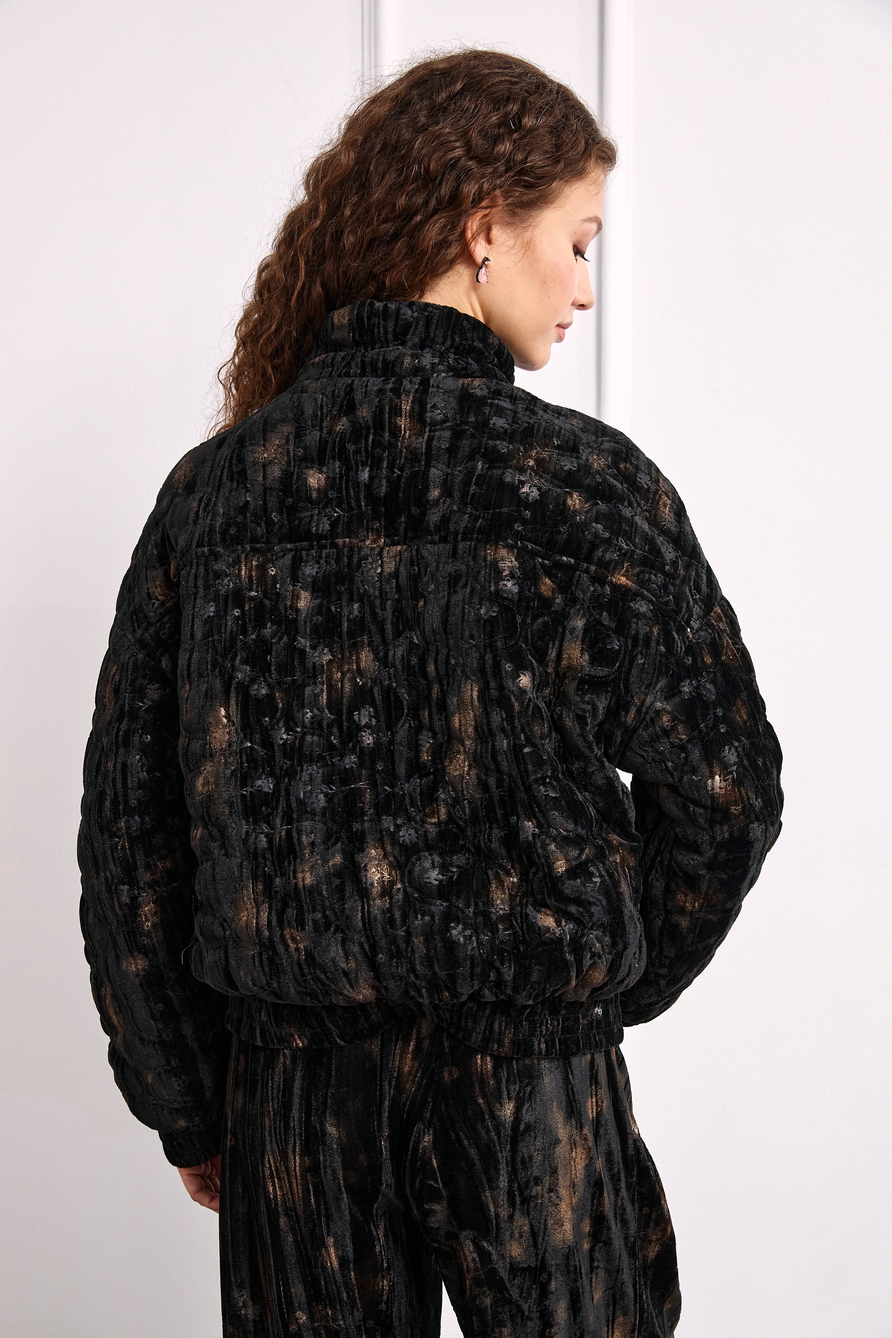 CHAQUETA BÓMBER TERCIOPELO ESTAMPADA - NEGRO