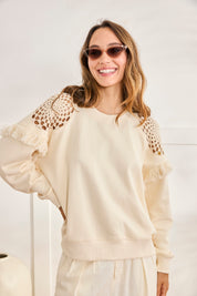 SUDADERA HOMBROS CALADOS Y FLECOS - CRUDO