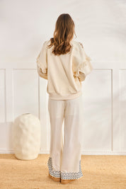 SUDADERA HOMBROS CALADOS Y FLECOS - CRUDO