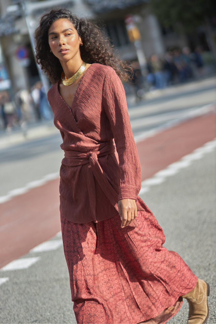 FALDA ASIMÉTRICA FRUNCIDA - BURGUNDY