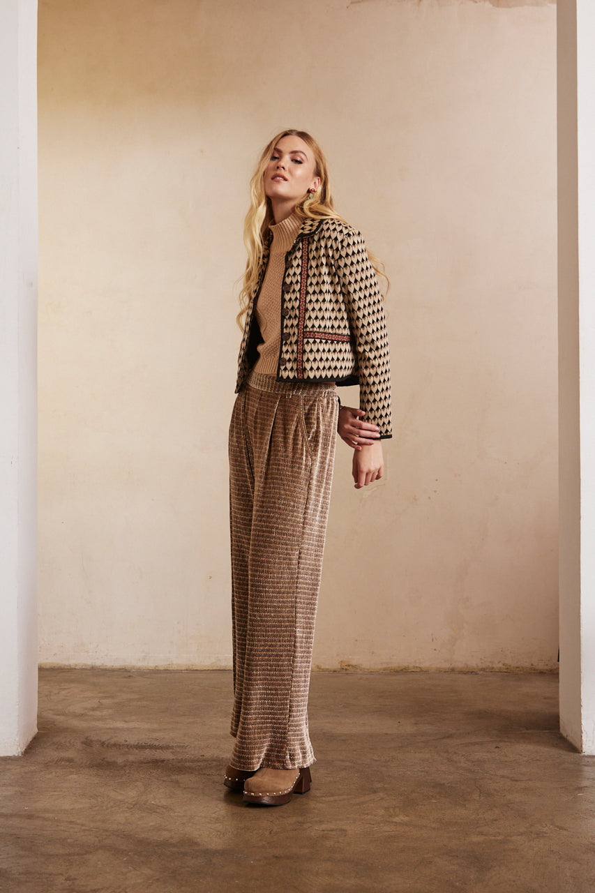 CHAQUETA CORTA EN JACQUARD - CAMEL