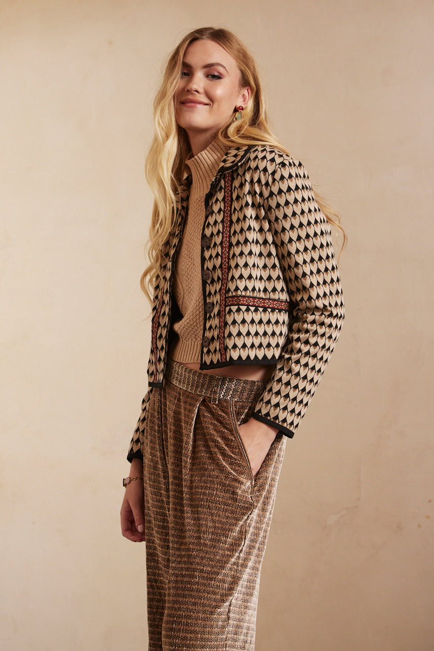 CHAQUETA CORTA EN JACQUARD - CAMEL
