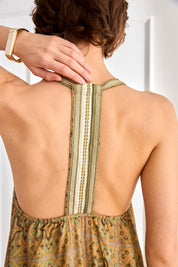 VESTIDO ESTAMPADO ESPALDA CINTA BORDADA - VERDE