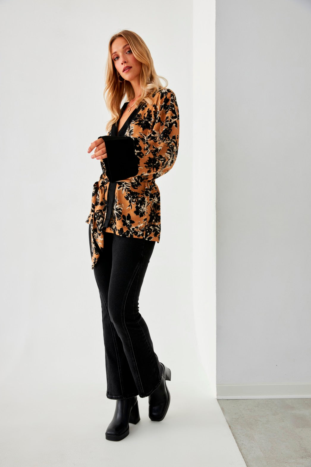 KIMONO CRUZADO FLORES - CAMEL