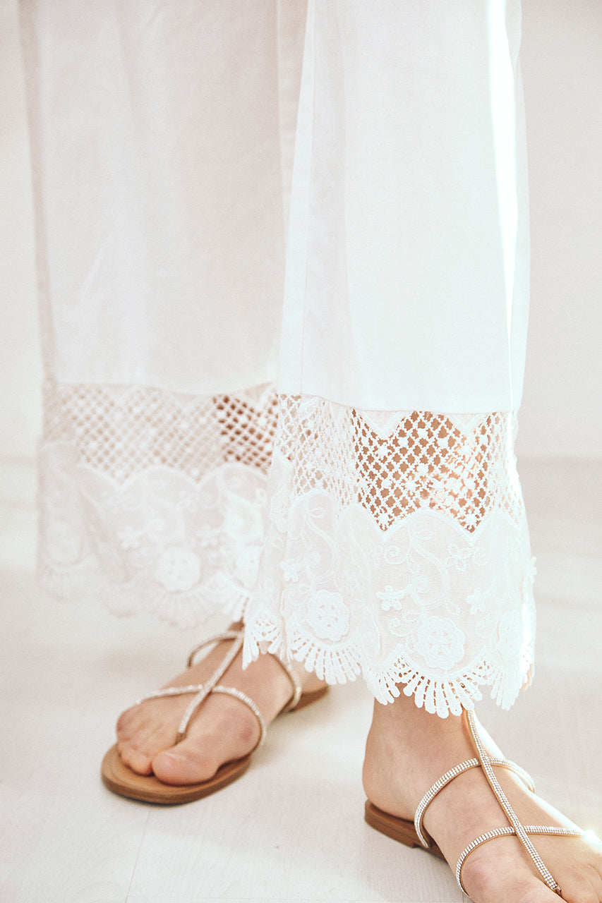 PANTALÓN RECTO BORDADO CON BLONDA - BLANCO