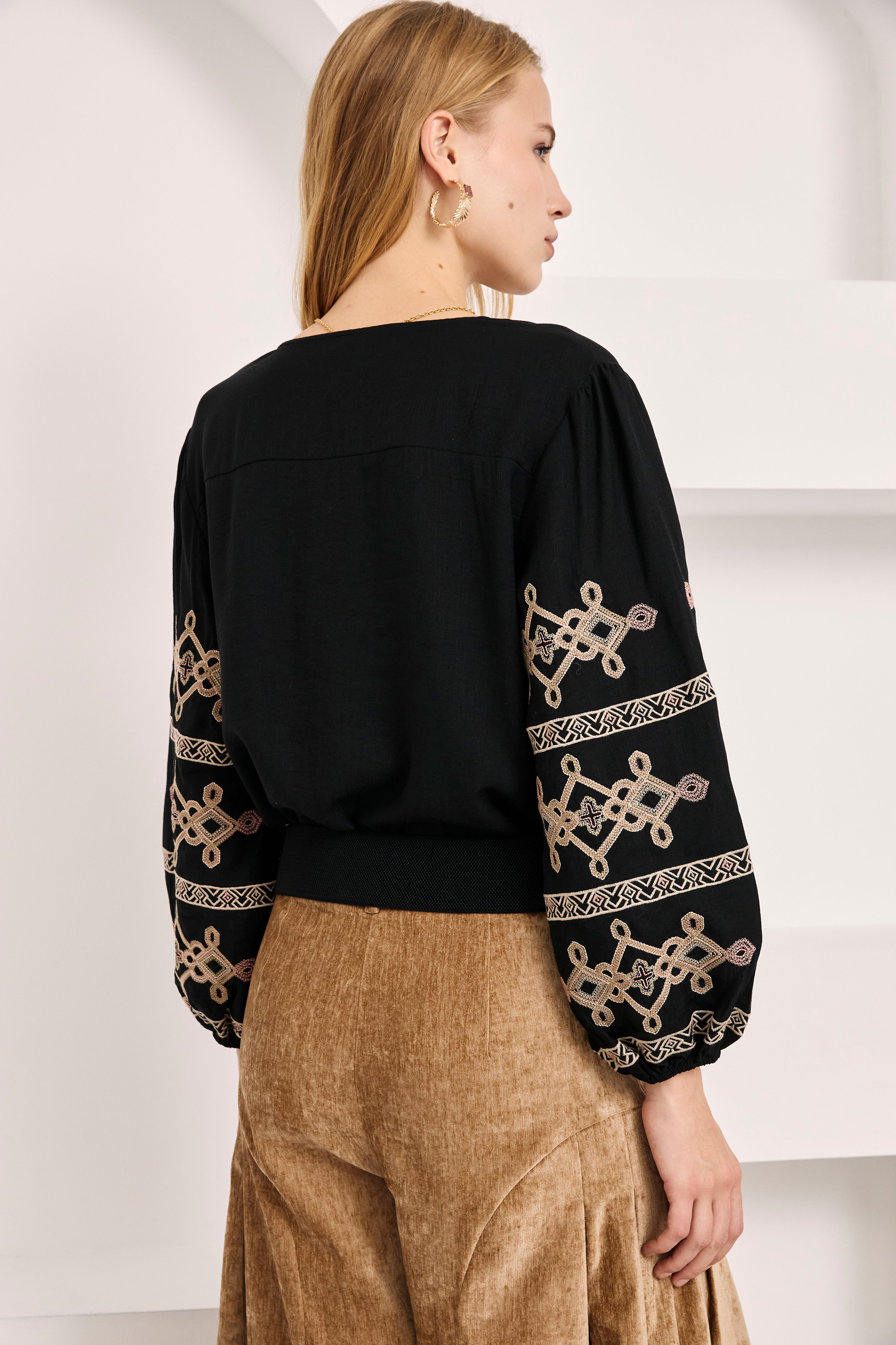 BLUSA MAO CENEFAS - NEGRO