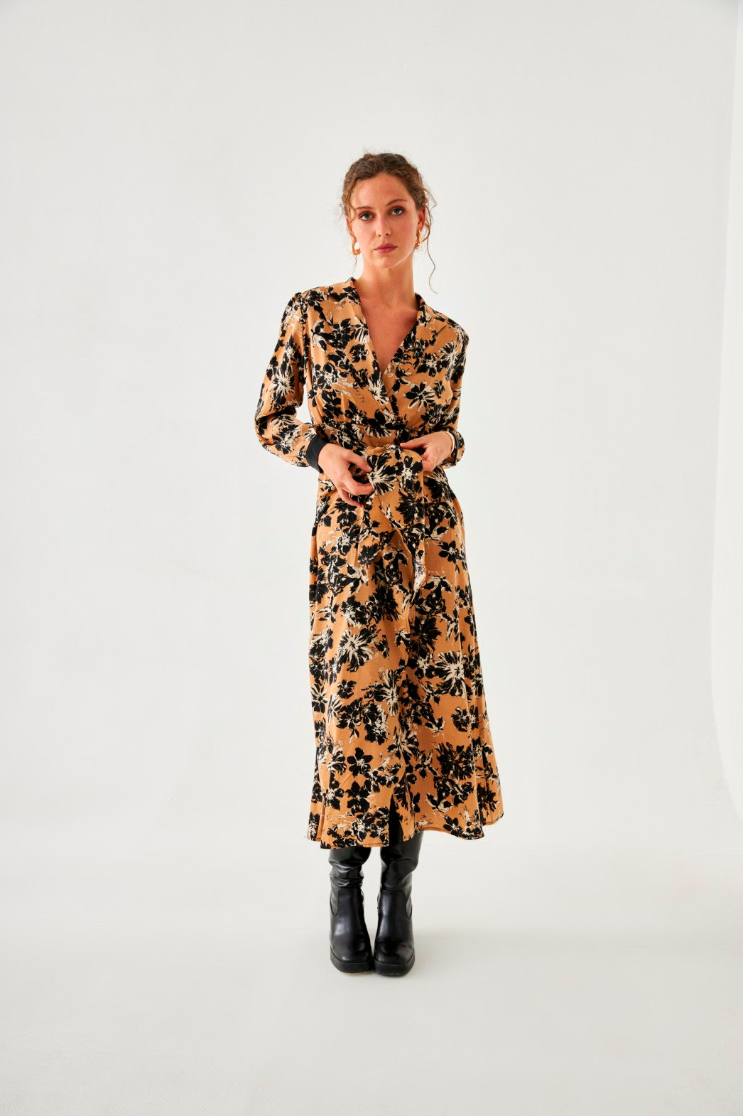 VESTIDO CRUZADO FLORAL - CAMEL
