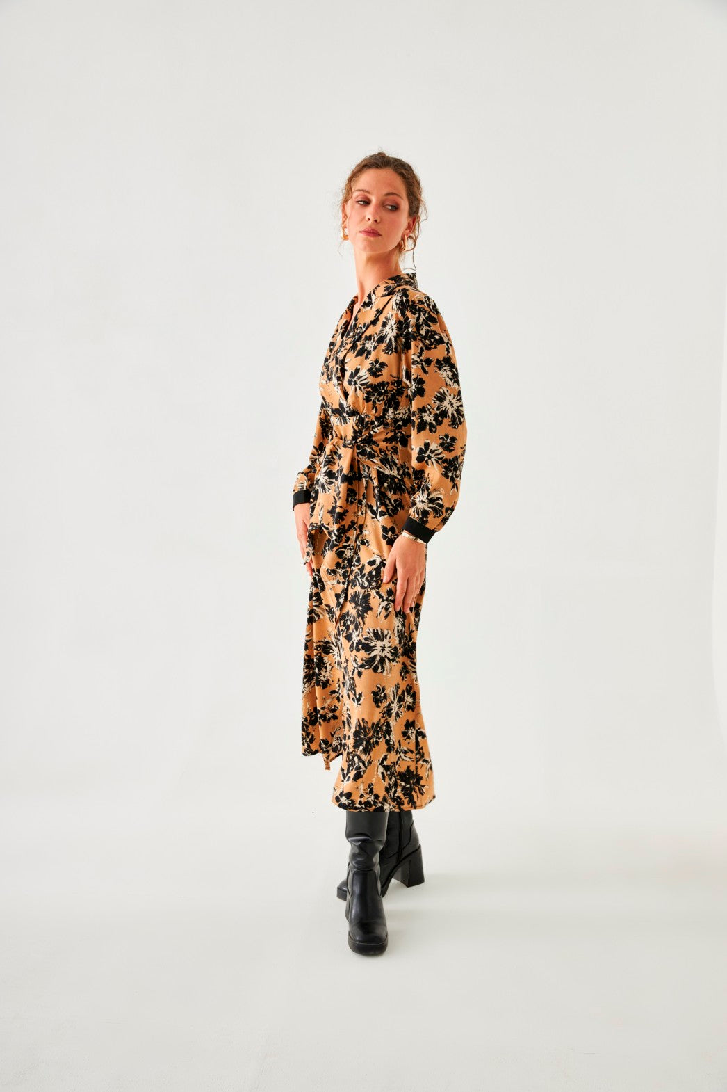 VESTIDO CRUZADO FLORAL - CAMEL