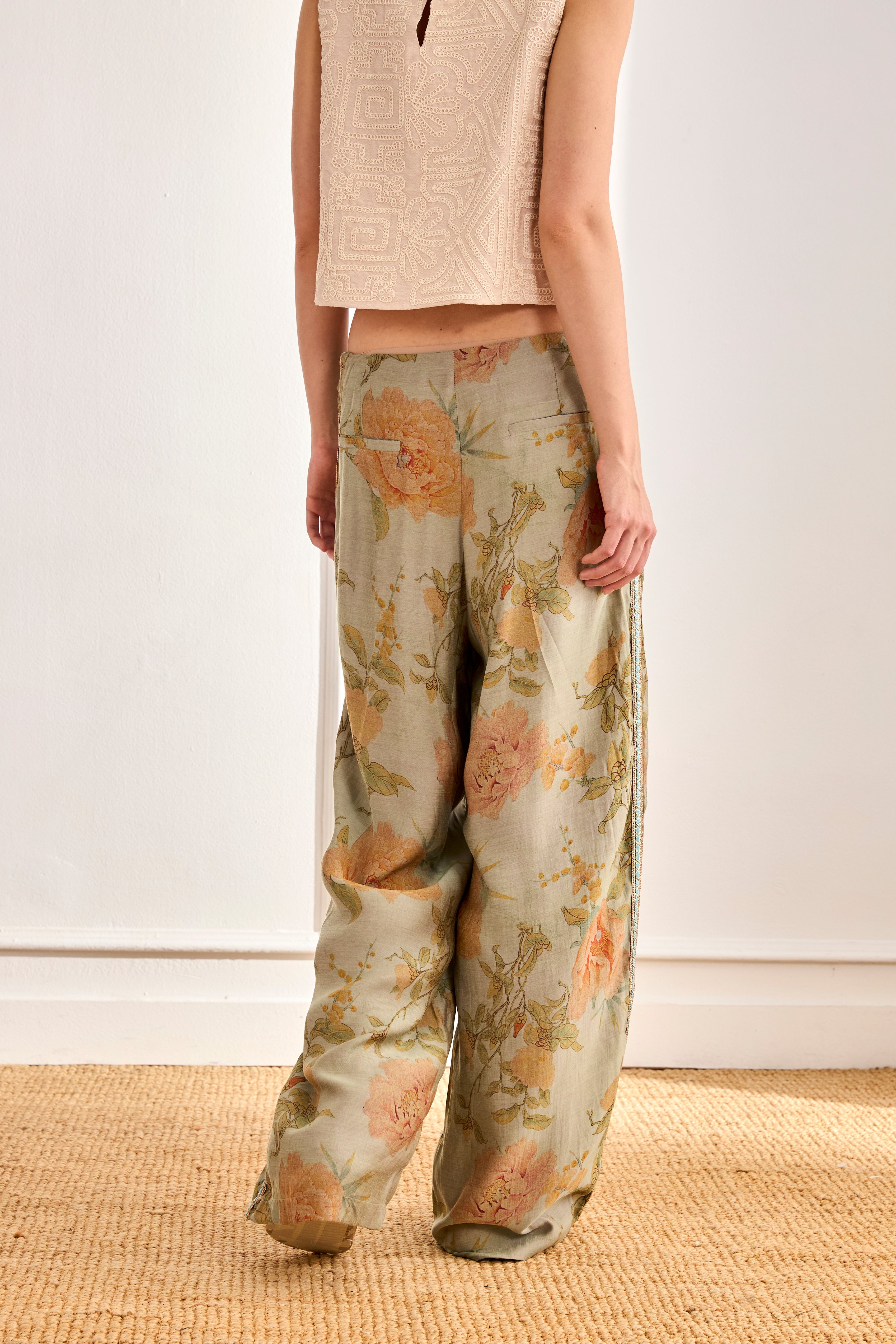 PANTALÓN FLORAL FRANJAS PASAMANERÍA - AZUL