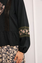 CONTRAST EMBROIDERED LINEN BLOUSE - BLACK