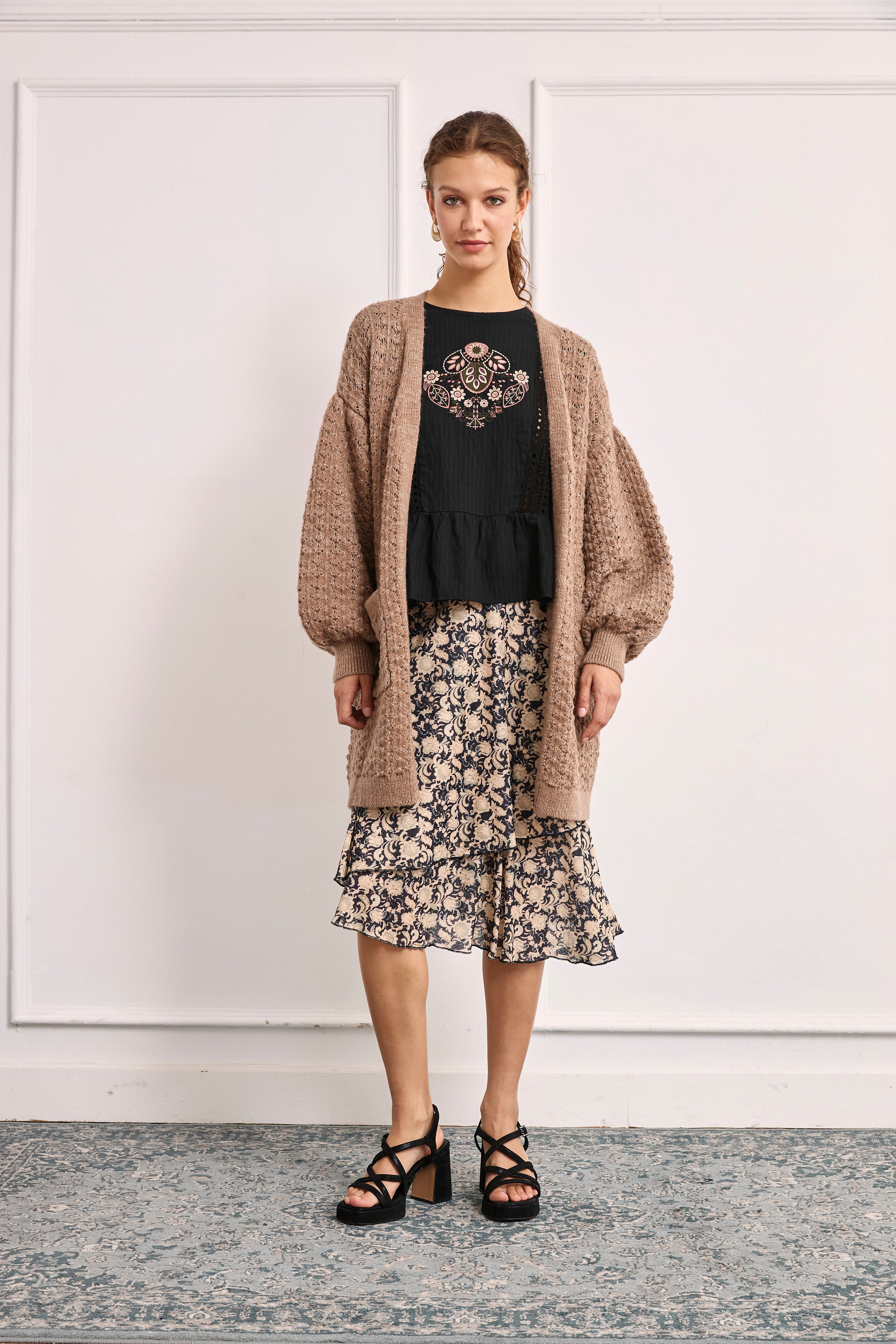 CONTRAST EMBROIDERED LINEN BLOUSE - BLACK