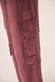 PANTALÓN ANCHO CARGO - BURGUNDY