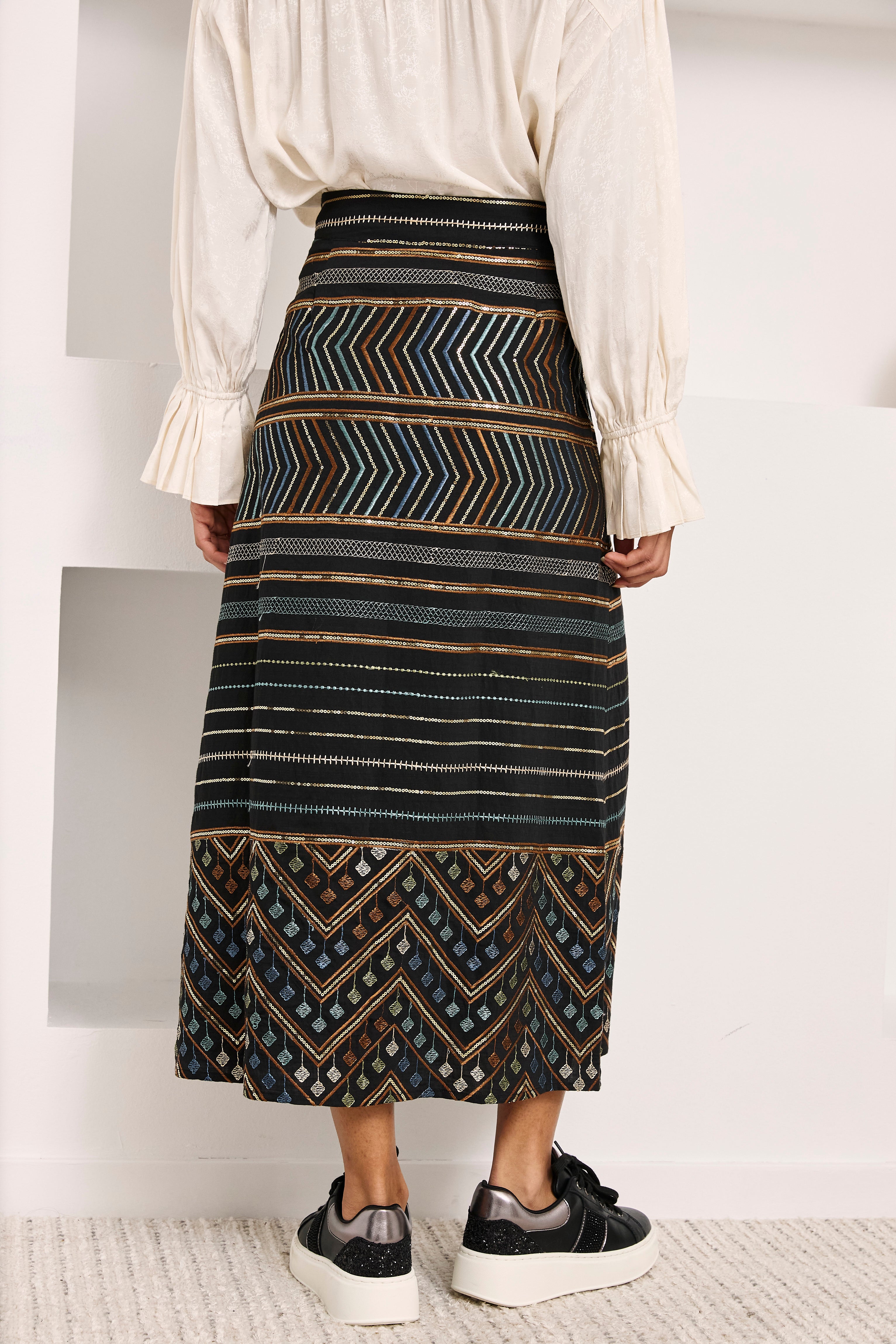 MULTICOLOR BORDER SKIRT - BLACK