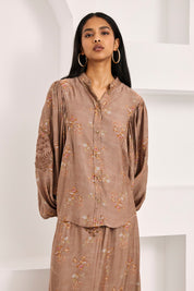 MAO COLLARED FLORAL BLOUSE - CHOCOLATE - CAMEL