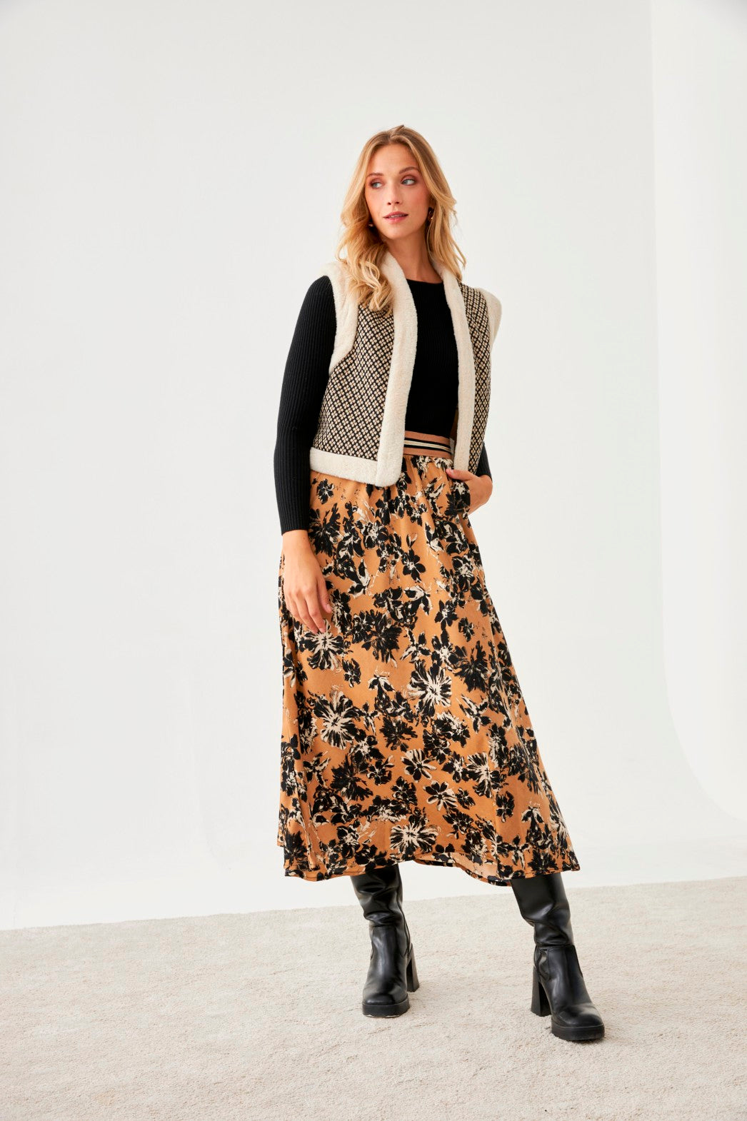 FALDA MIDI FLORAL - BLACK
