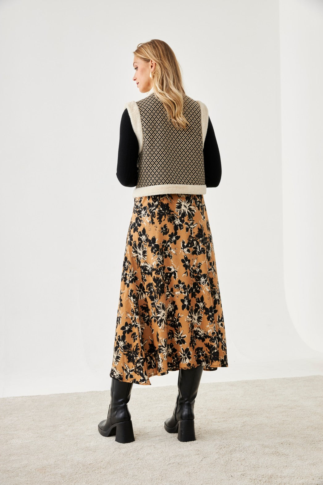 FALDA MIDI FLORAL - BLACK