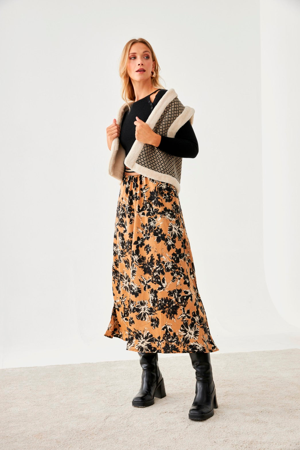 FALDA MIDI FLORAL - BLACK