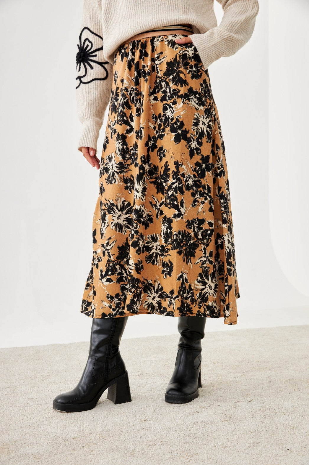 FALDA MIDI FLORAL - BLACK