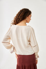 BLUSA VOLANTE FILIGRANAS BORDADAS - IVORY