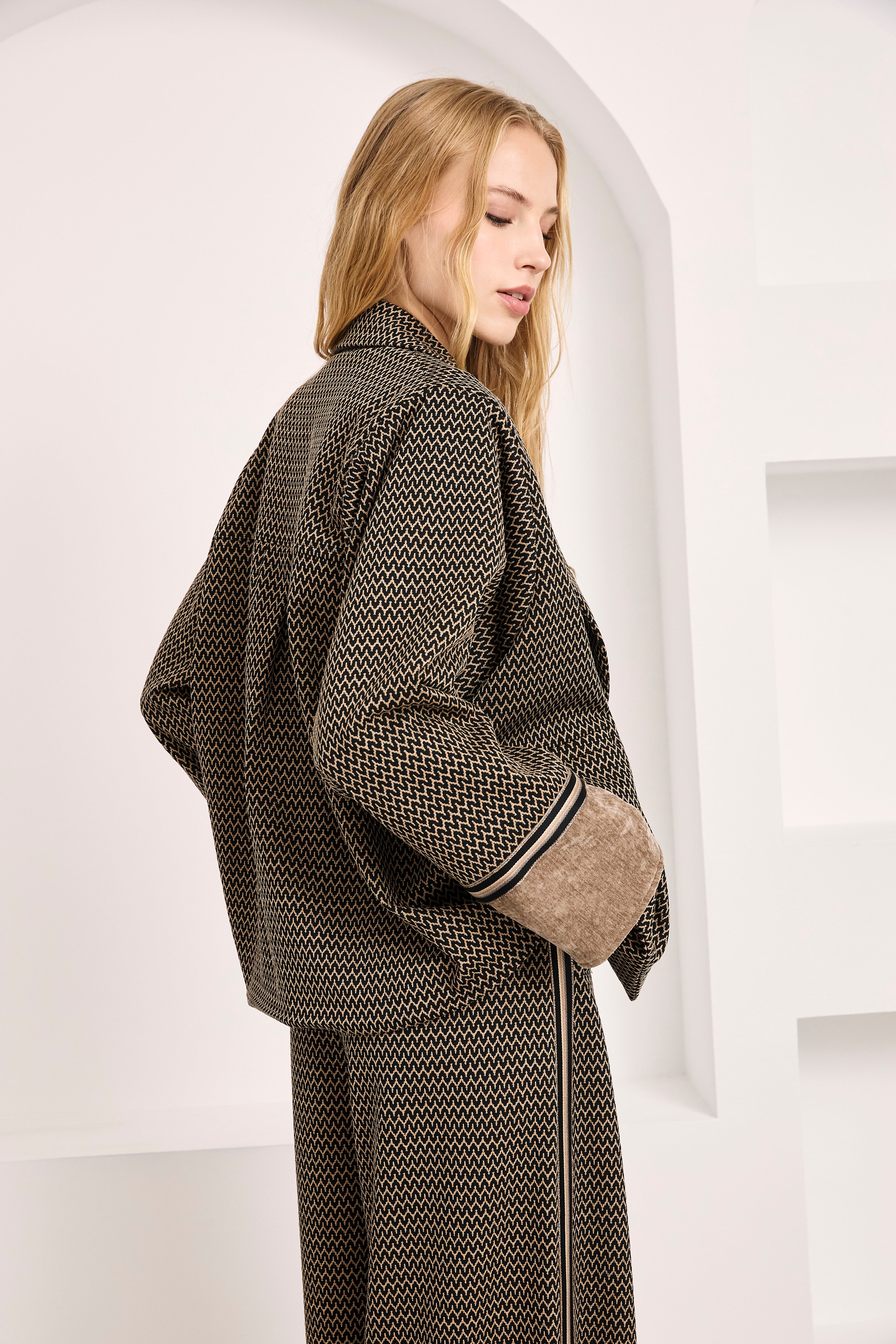 CHAQUETA JACQUARD PUÑOS TERCIOPELO - NEGRO