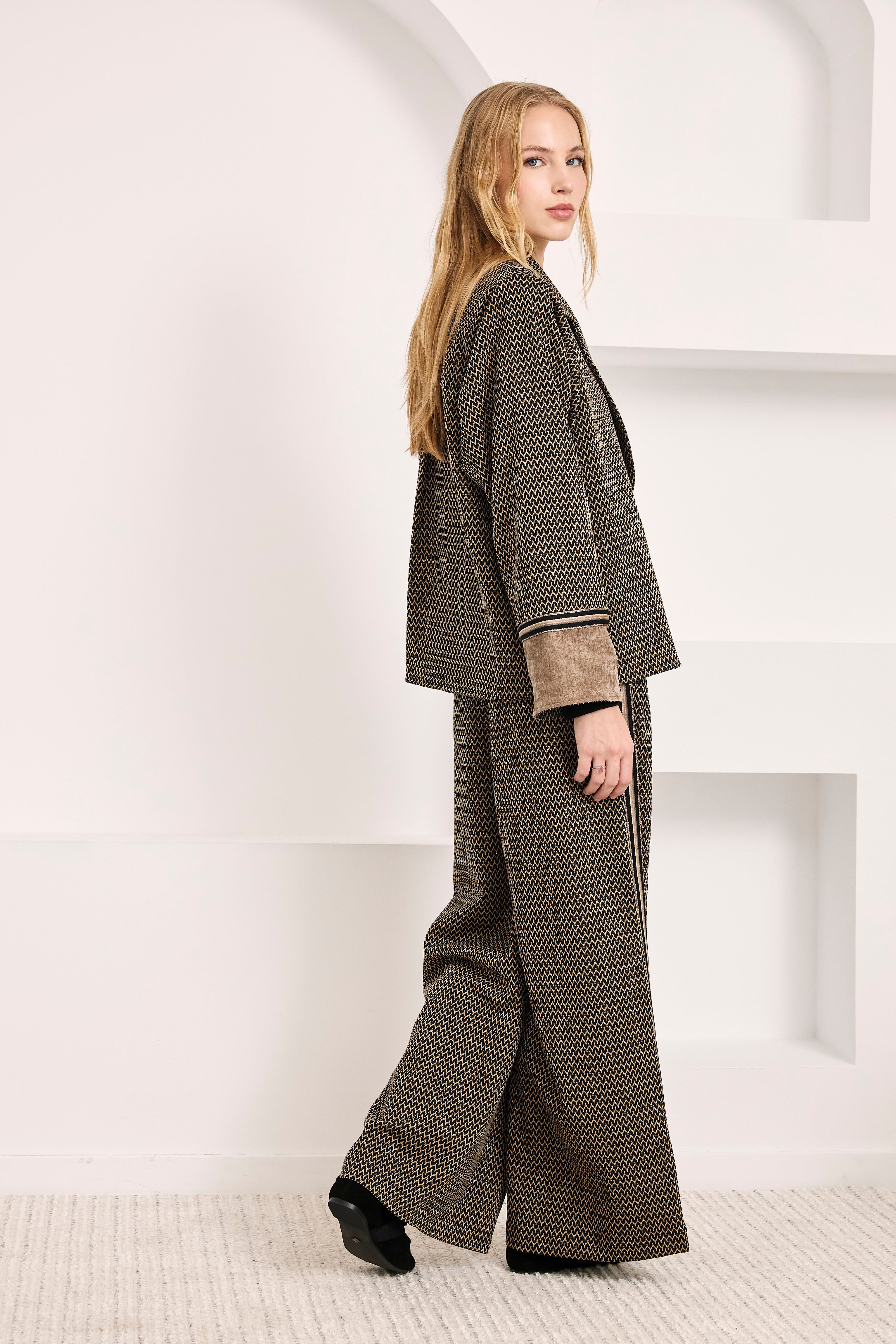 CHAQUETA JACQUARD PUÑOS TERCIOPELO - NEGRO