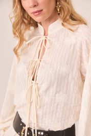 BLUSA LAZOS FILIGRANAS BORDADAS - IVORY