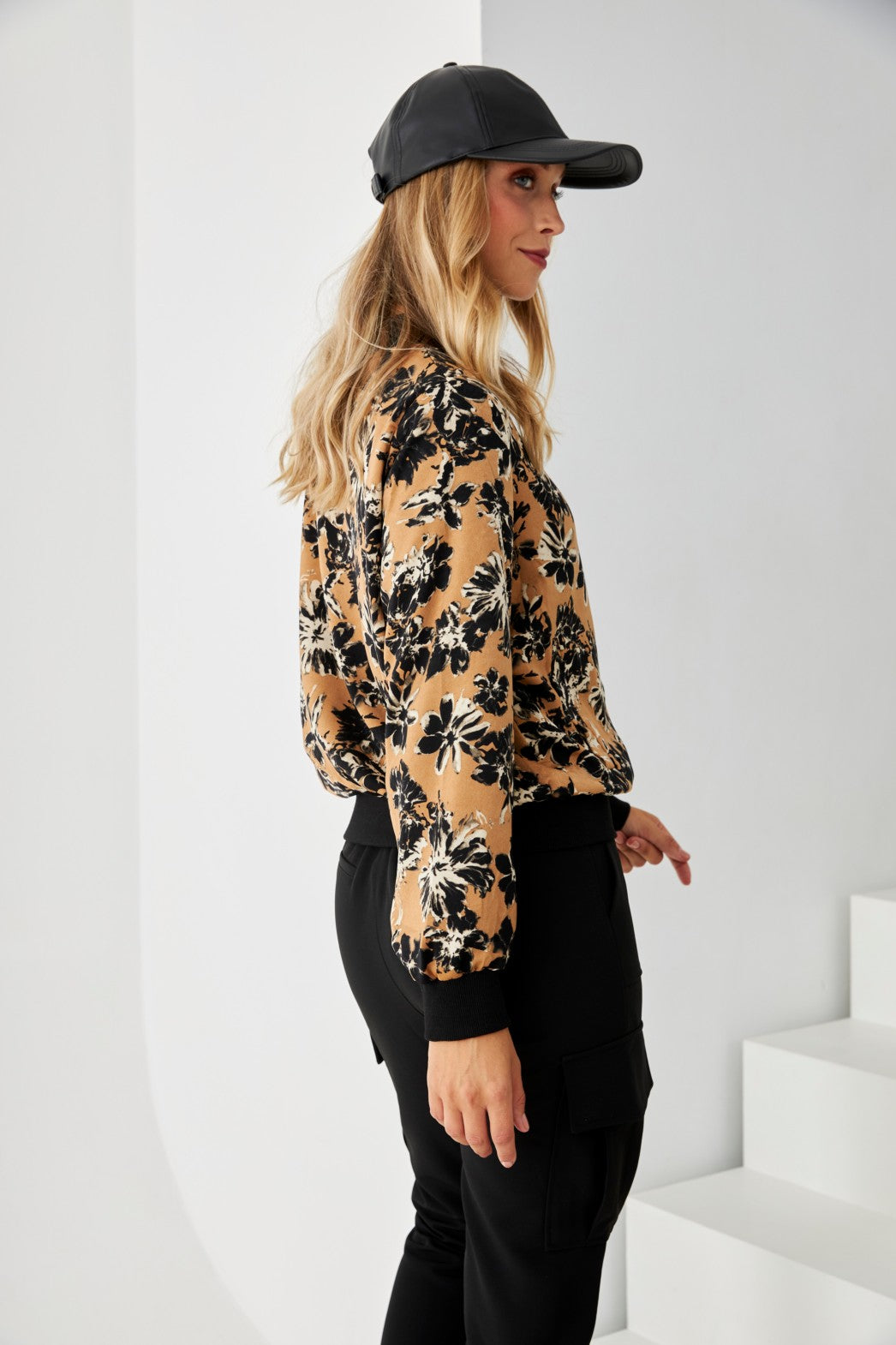 CHAQUETA BÓMBER ESTAMPADO FLORAL - CAMEL