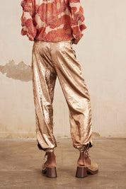 PANTALON FLUIDO METALIZADO CON LAZADA EN BAJO  - GOLD ROSE