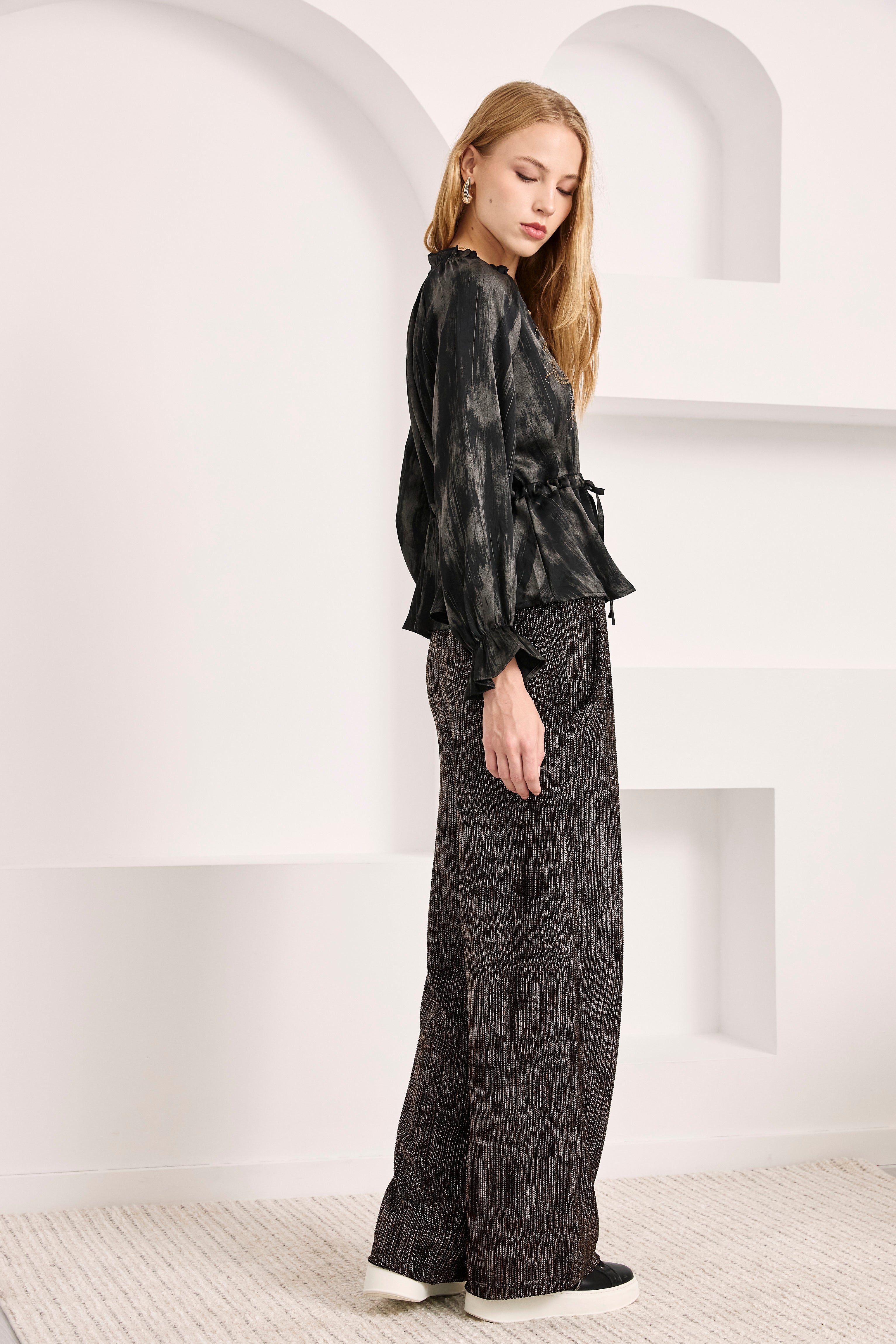 STUDDED FITTED BLOUSE - BLACK - BLACK