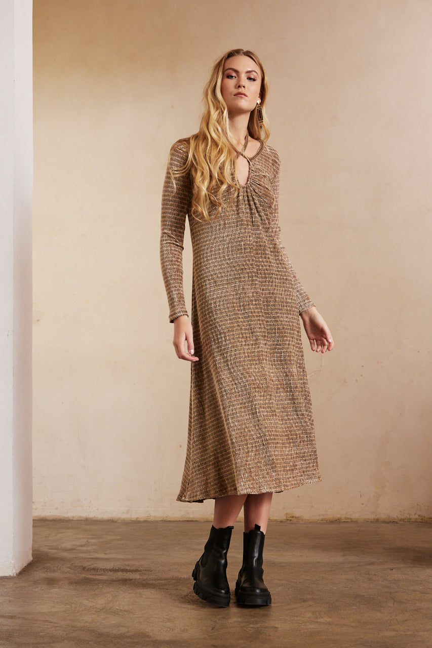 VESTIDO LARGO MANGA LARGA EN TEJIDO DE PUNTO - TAUPE
