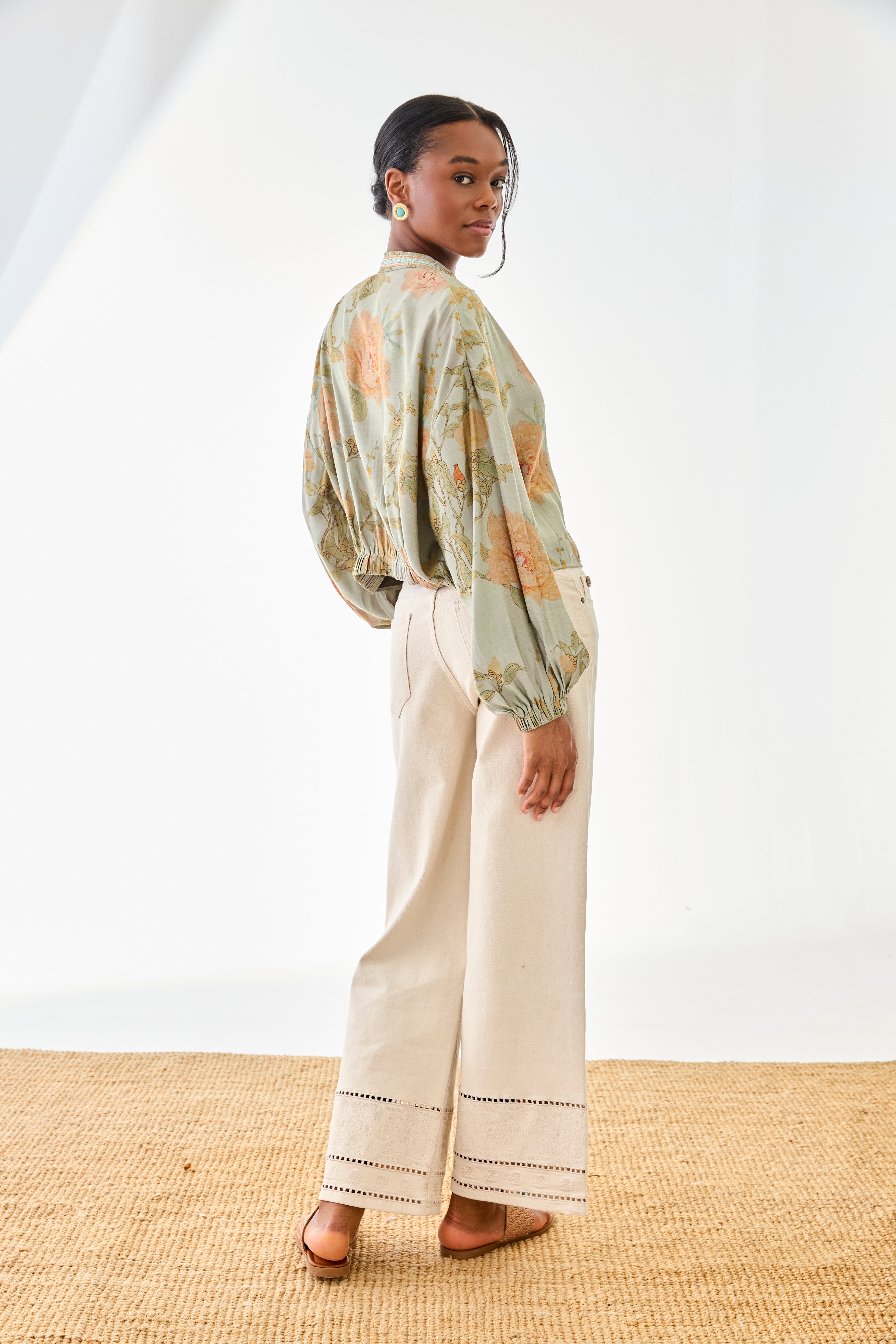 トップス YILON JOLI BOLD FLORAL BLOUSE beige トップス yilon JOLI BOLD FLORAL BLOUSE beige JOLI BOLD FLORAL