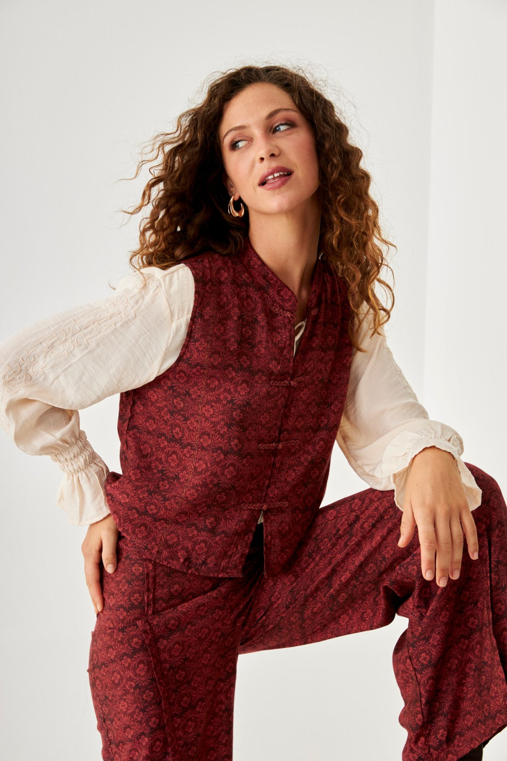 CHALECO BOTONES TRENZADOS - BURGUNDY