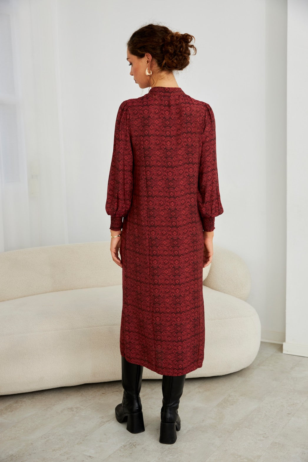 VESTIDO FLORAL CUELLO MAO - BURGUNDY