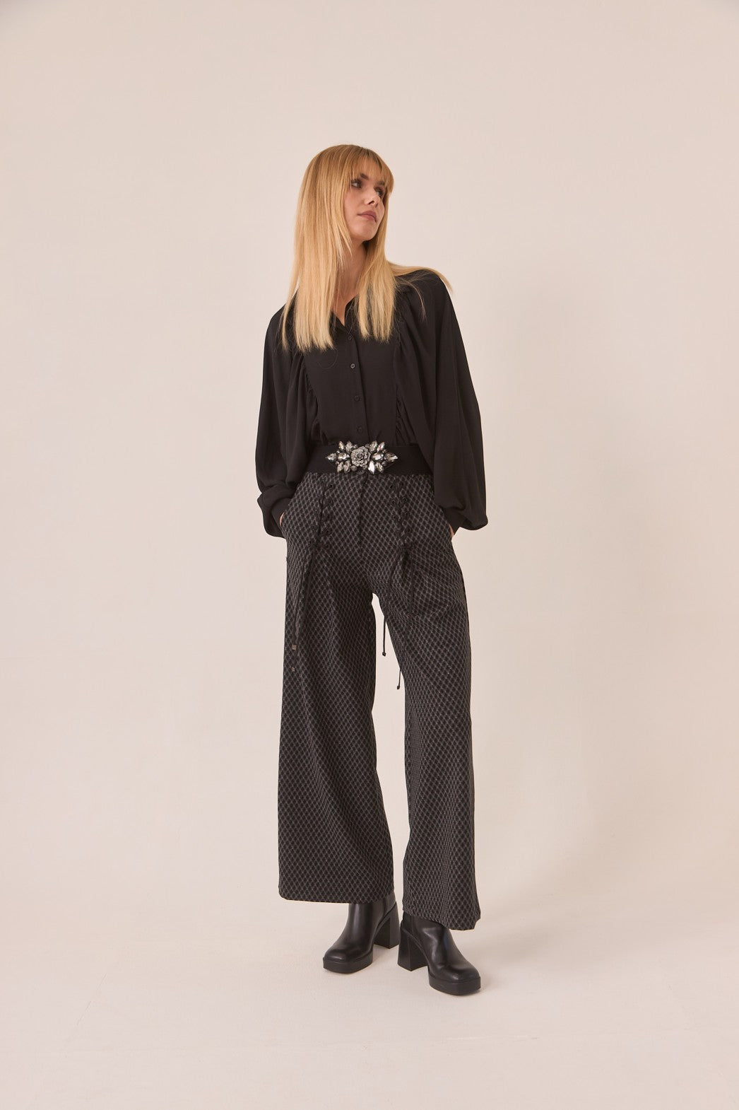 PANTALÓN JACQUARD LACE UP - BLACK