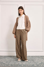 PANTALÓN ESTAMPADO RETRO TACHUELAS - CAQUI
