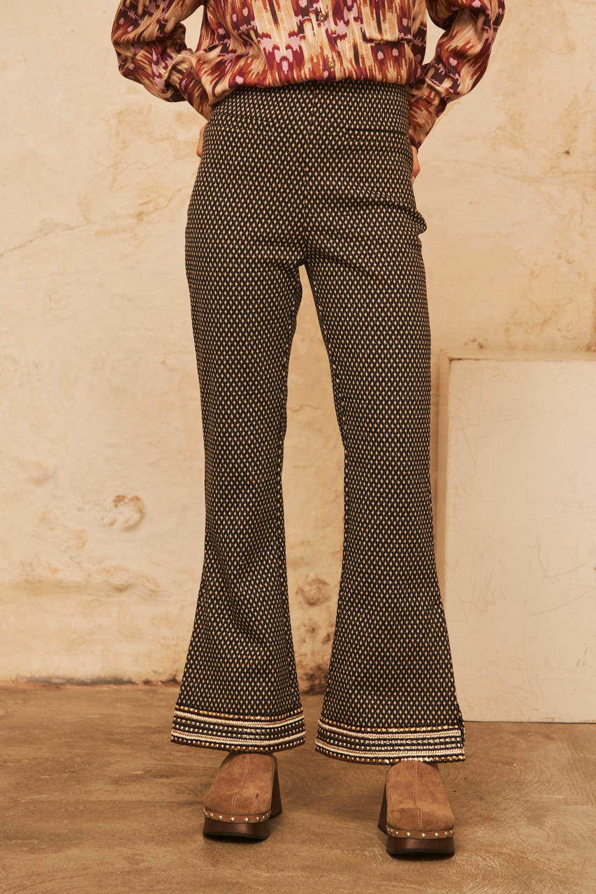 PANTALON RECTO JACQUARD CON FANTASIA EN EL BAJO - BLACK