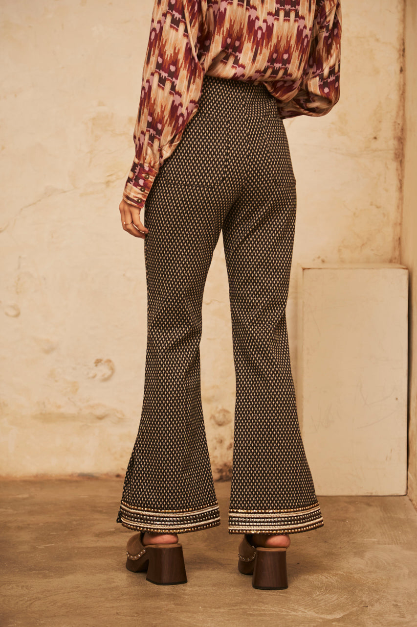 PANTALON RECTO JACQUARD CON FANTASIA EN EL BAJO - BLACK