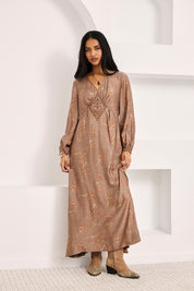 VESTIDO FLORAL DETALLE TACHUELAS - CHOCOLATE