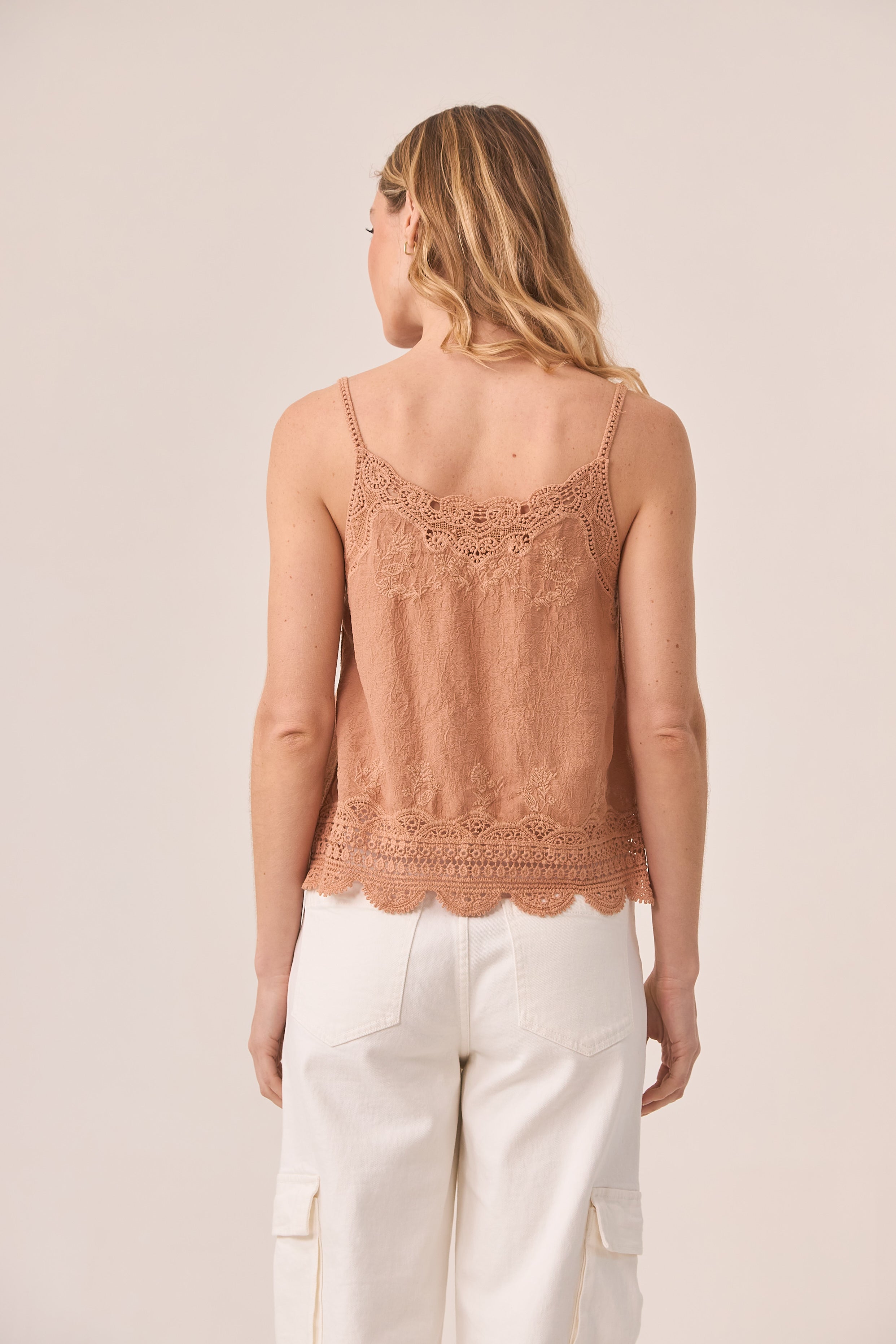 TOP LENCERO CON BLONDA A TONO - BEIGE