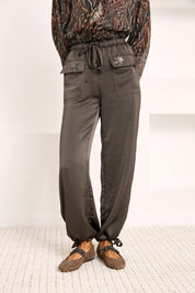PANTALÓN SEDOSO BOLSILLOS JOYA - GRIS