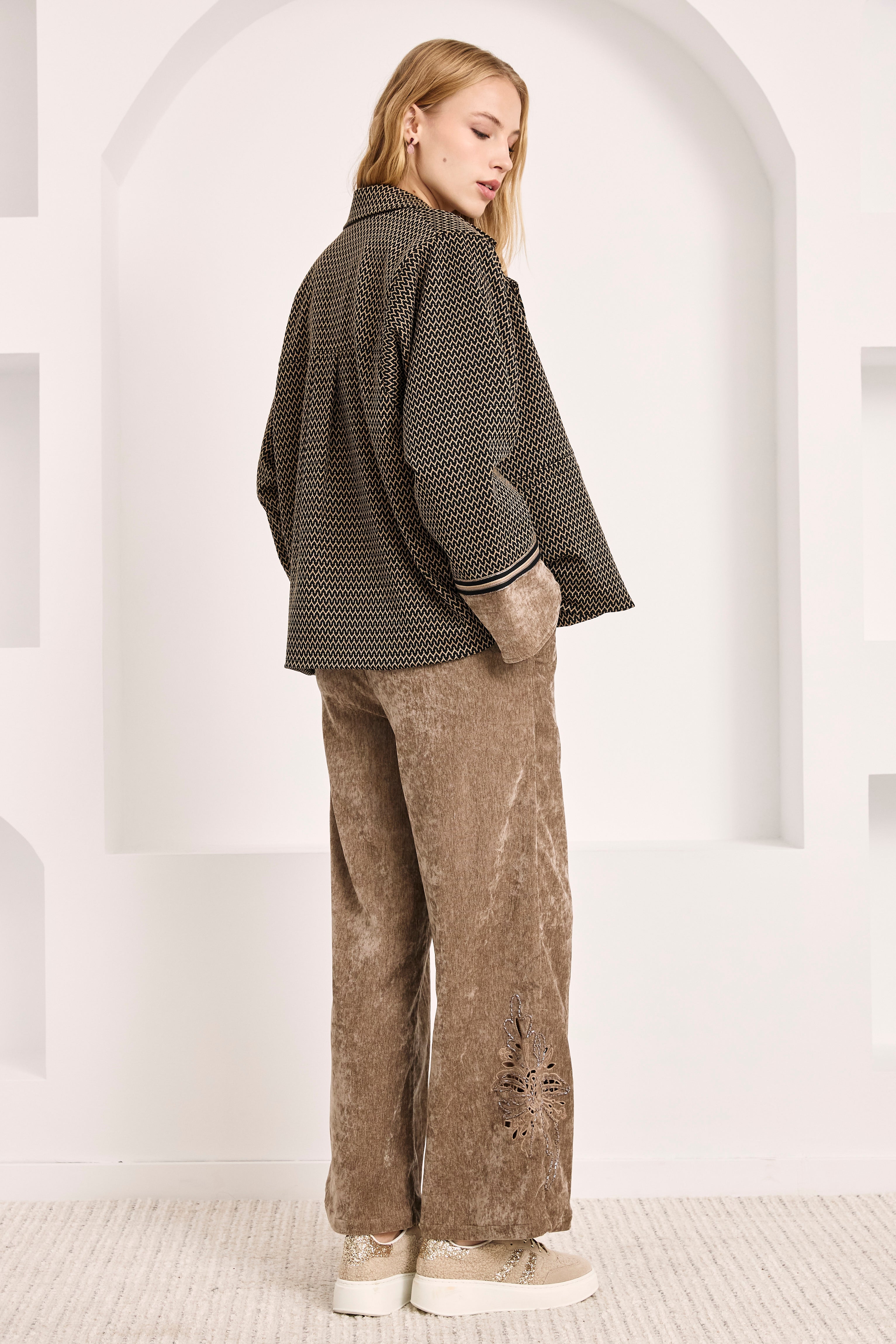PANTALÓN TERCIOPELO BORDADO CUT OUT - TAUPE
