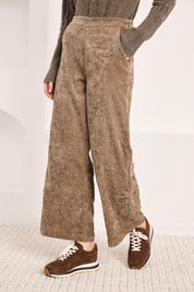 PANTALÓN TERCIOPELO BORDADO CUT OUT - TAUPE