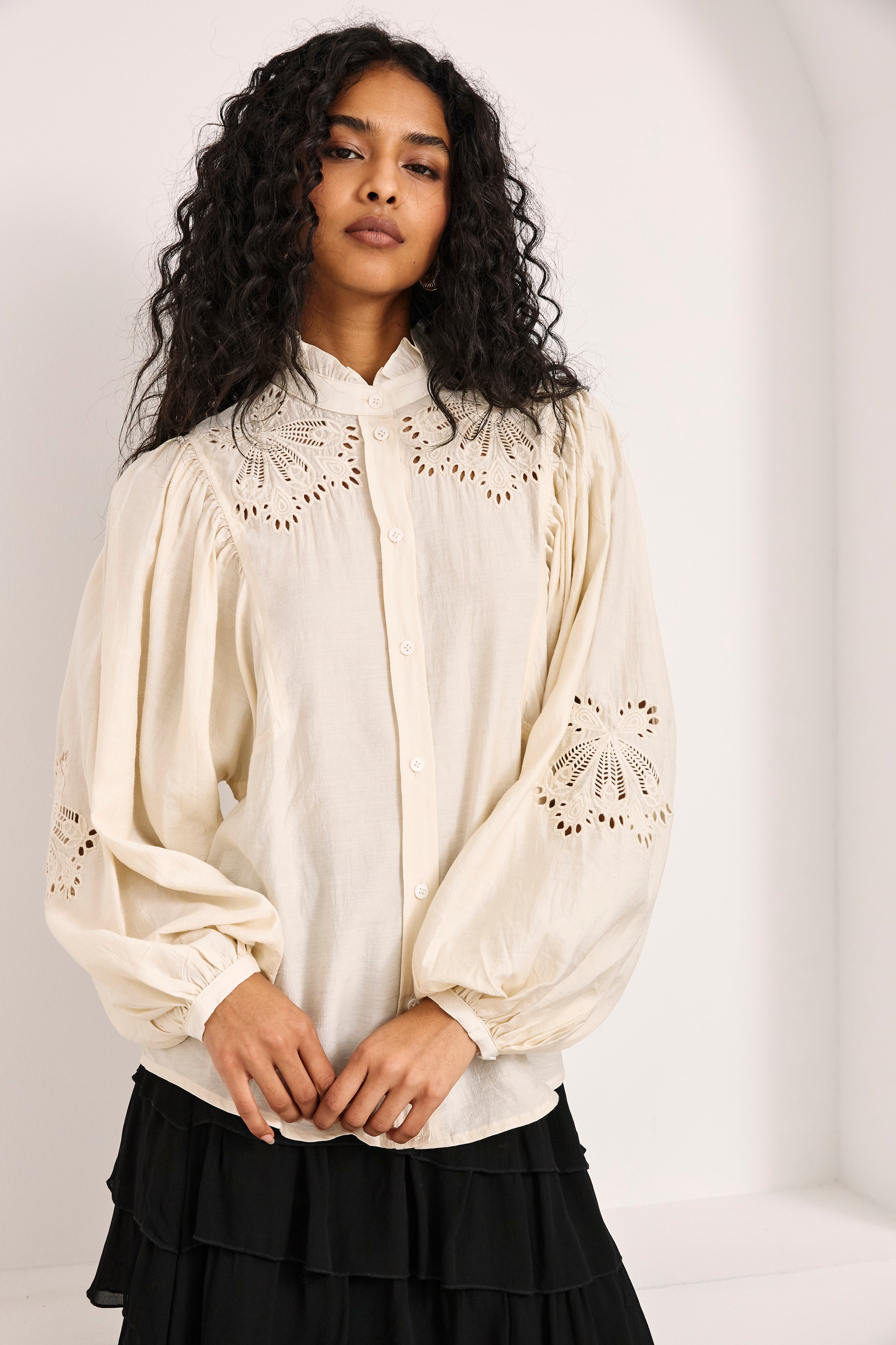 NI.YASMIN-000029_1.jpg