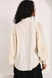 BLUSA ROMÁNTICA BORDADOS Y CUT OUTS - IVORY