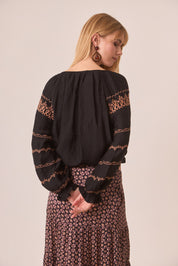 BLUSA CENEFAS BORDADAS CONTRASTE - BLACK