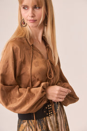 BLUSA MAO LAZOS  - CAMEL