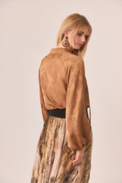 BLUSA MAO LAZOS  - CAMEL