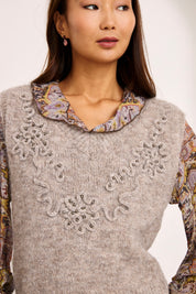 CHALECO FILIGRANAS TACHUELAS - GRIS