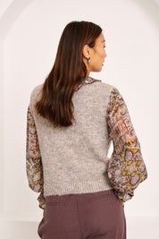 CHALECO FILIGRANAS TACHUELAS - GRIS