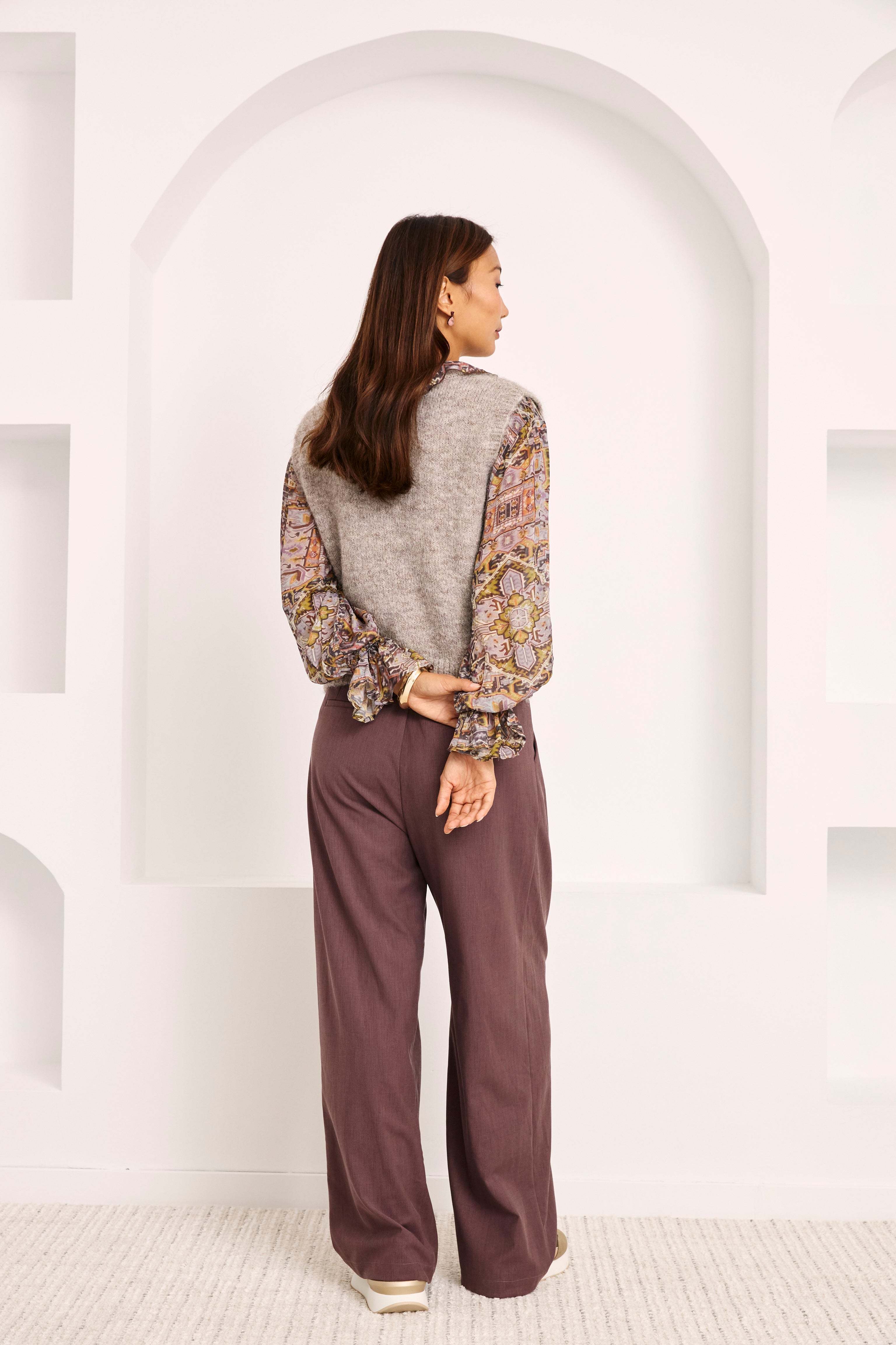 CHALECO FILIGRANAS TACHUELAS - GRIS
